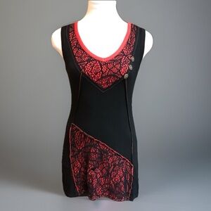 Vier Black Red Crocheted Mesh Button Accent Body Hug Top sz S
